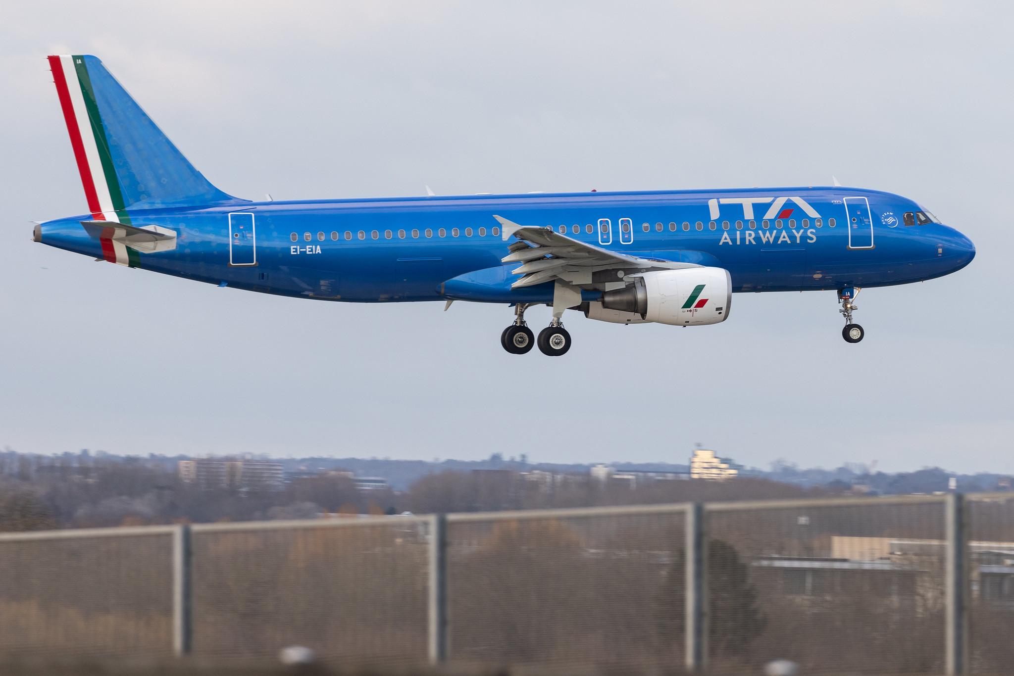 London Heathrow: ITA Airways (AZ / ITY) | Operator: Italia Trasporto Aereo |  Airbus A320-216 A320 | EI-EIA | MSN 04195