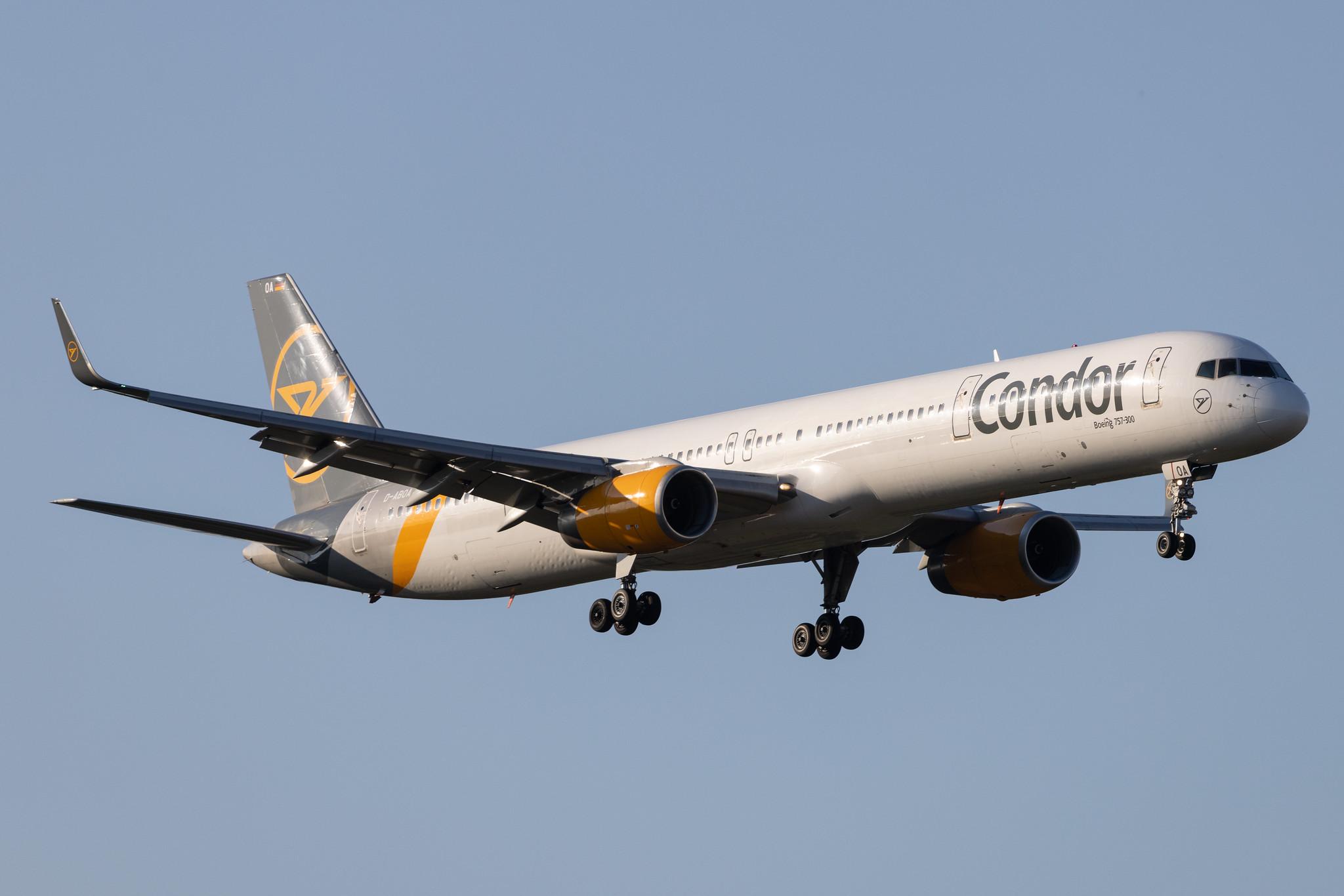 Hamburg Airport: Condor (DE / CFG) | Boeing 757-330 B753 | D-ABOA | MSN 29016