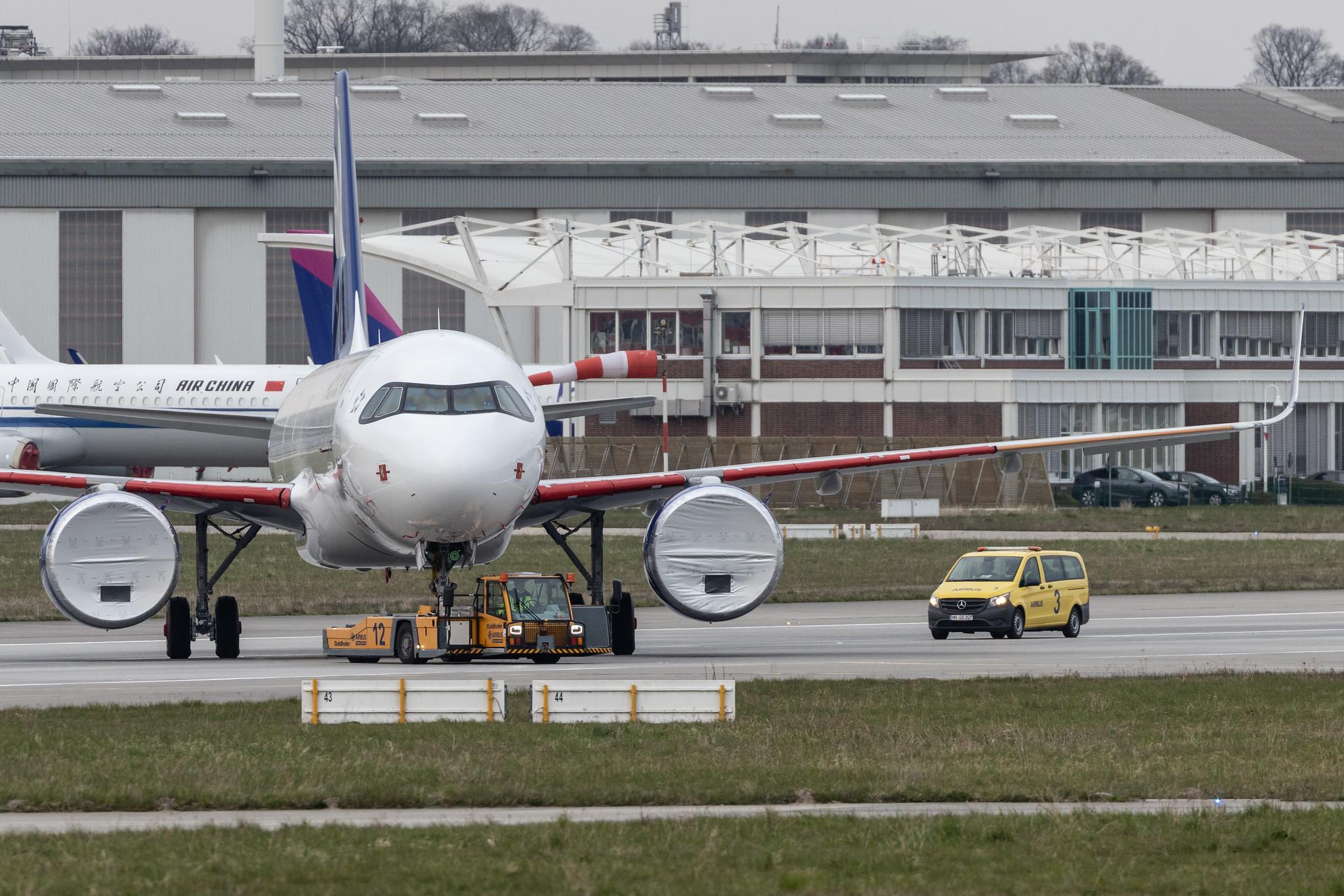 Hamburg Finkenwerder: Aegean Airlines (A3 / AEE) |  Airbus A321-271NX A21N | D-AZAX | MSN 10844