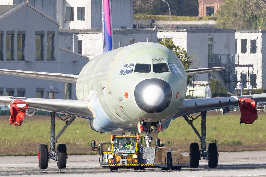 Hamburg Finkenwerder: Wizz Air (W6 / WZZ) | Airbus A321-271NX A21N | D- | HA- | MSN 10893
