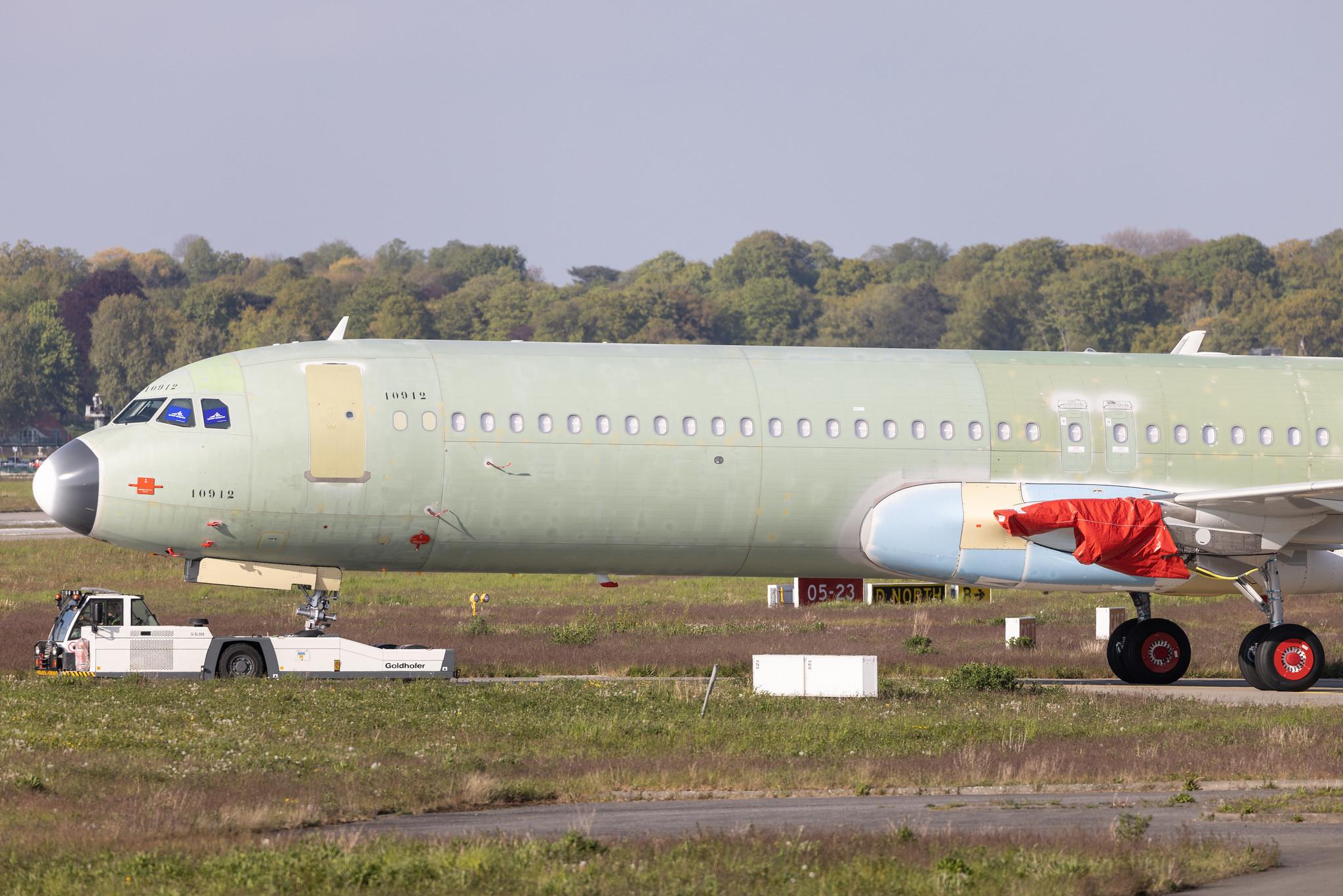 Hamburg Finkenwerder: Starlux Airlines (JX / SJX) | Airbus A321-252NX A21N | D-AXXG | MSN 10912