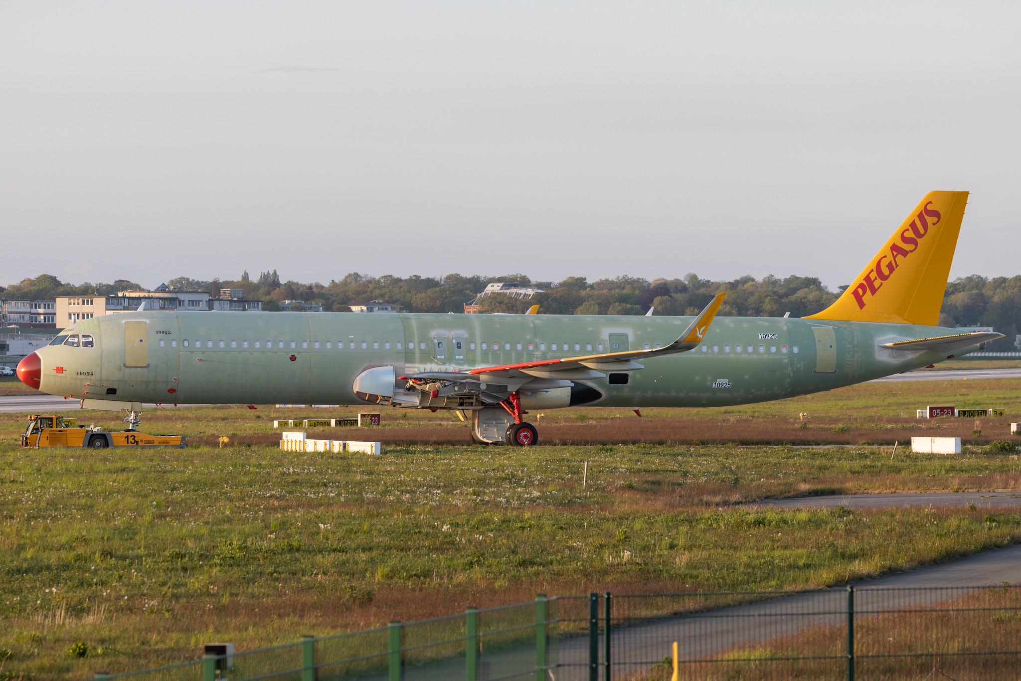Hamburg Finkenwerder: Pegasus (PC / PGT) | Airbus A321-251NX A21N | D- | TC-RBV | MSN 10925