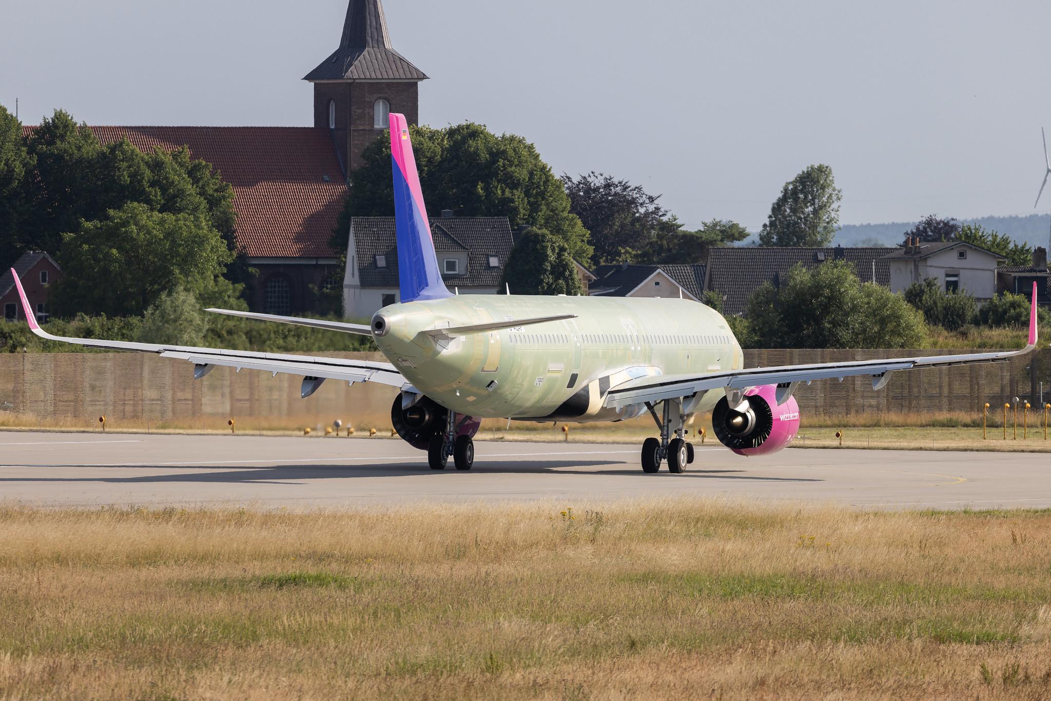 Hamburg Finkenwerder: Wizz Air (W6 / WZZ) | Airbus A321-271NX A21N | D-AZAF | HA- | MSN 10989