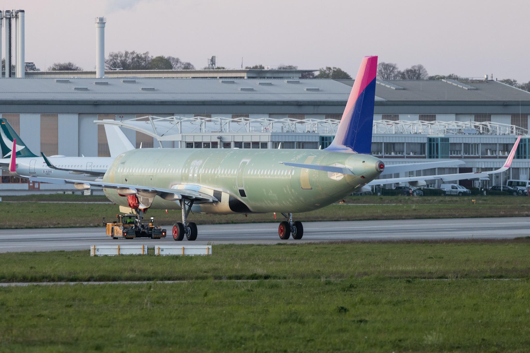 Hamburg Finkenwerder: Wizz Air (W6 / WZZ) | Airbus A321-271NX A21N | D- | HA- | MSN 10881