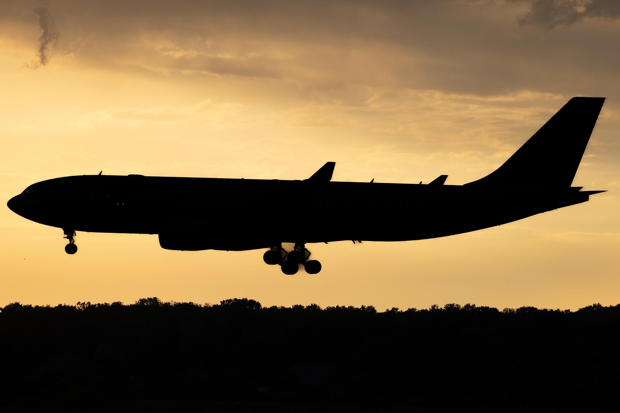 Hamburg Airport: Wamos Air (EB / PLM) |  Airbus A330-243 A332 | EC-NUI | MSN 0963