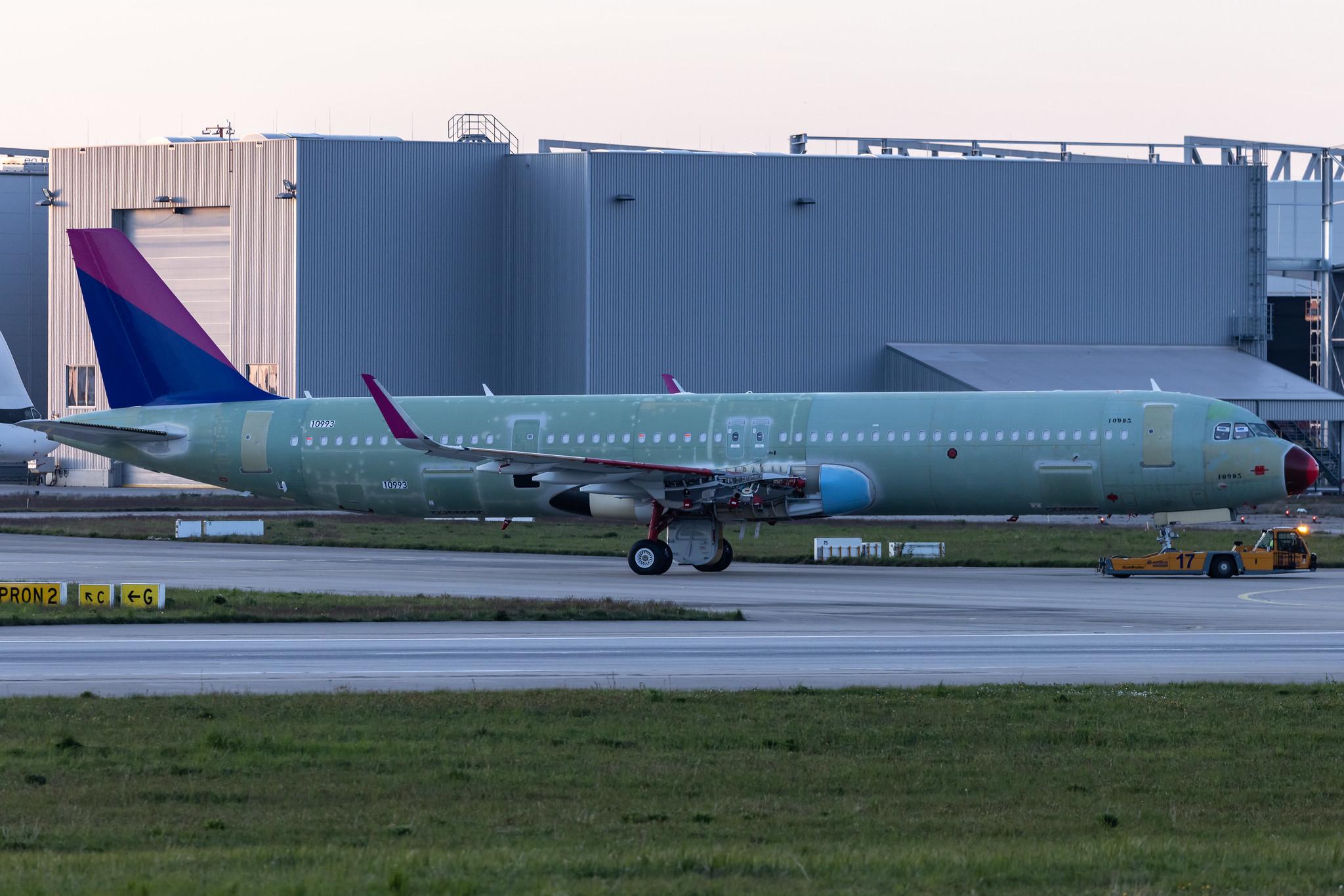 Hamburg Finkenwerder: Wizz Air (W6 / WZZ) | Airbus A321-271NX A21N | D-AZYX | HA-LZX | MSN 10993