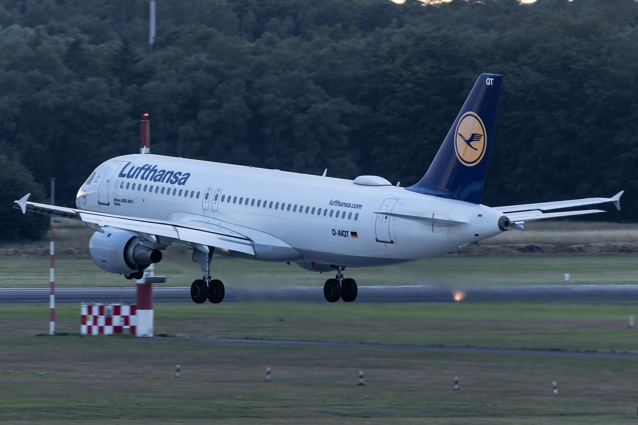 Hamburg Airport: Lufthansa (LH / DLH) | Airbus A320-211 A320 | D-AIQT | MSN 1337