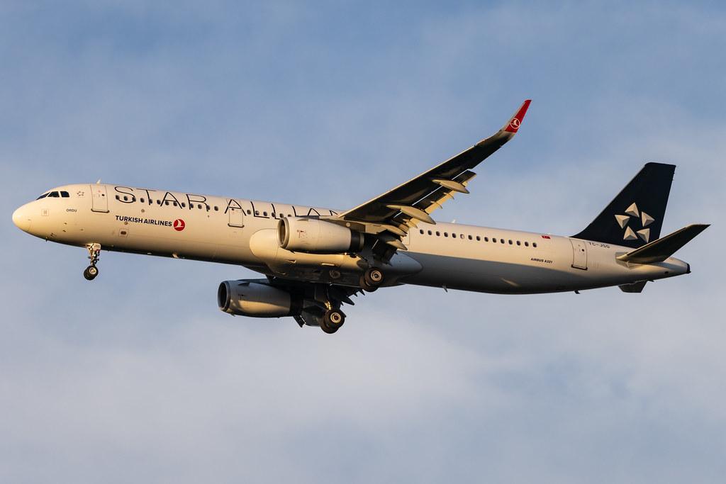Hamburg Airport: Turkish Airlines (TK / THY) | Airbus A321-231 A321 | TC-JSG | MSN 5490