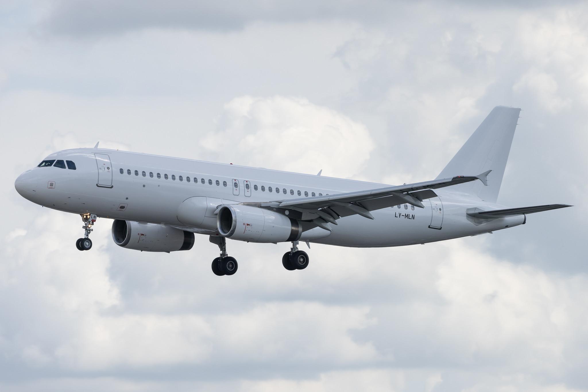 Hamburg Airport: Eurowings (EW / EWG) | Operator: Avion Express | Airbus A320-232 A320 | LY-MLN | MSN 3741