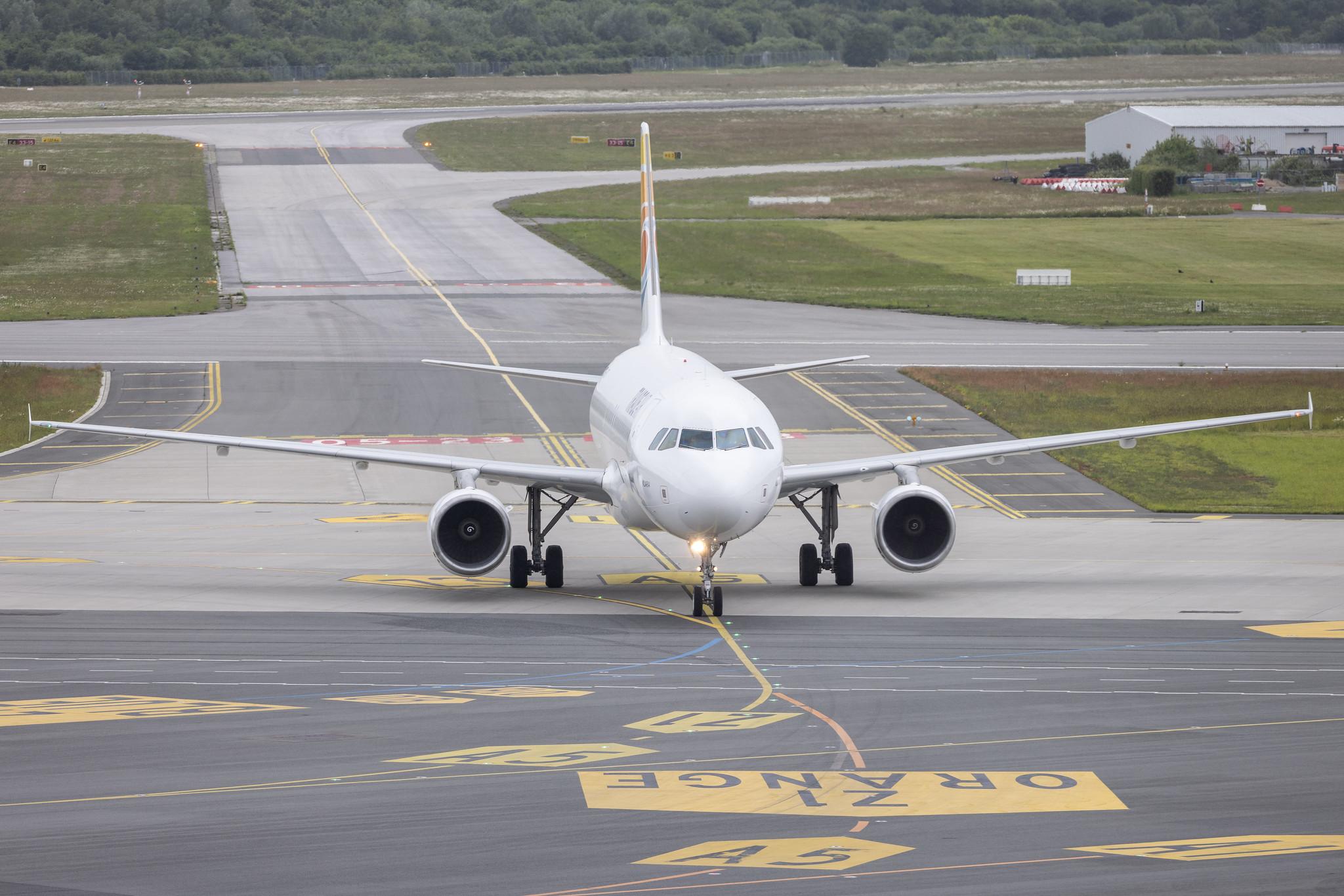 Hamburg Airport: Trade Air (C3 / TDR) | Airbus A320-214 A320 | 9A-BTK | MSN 02569