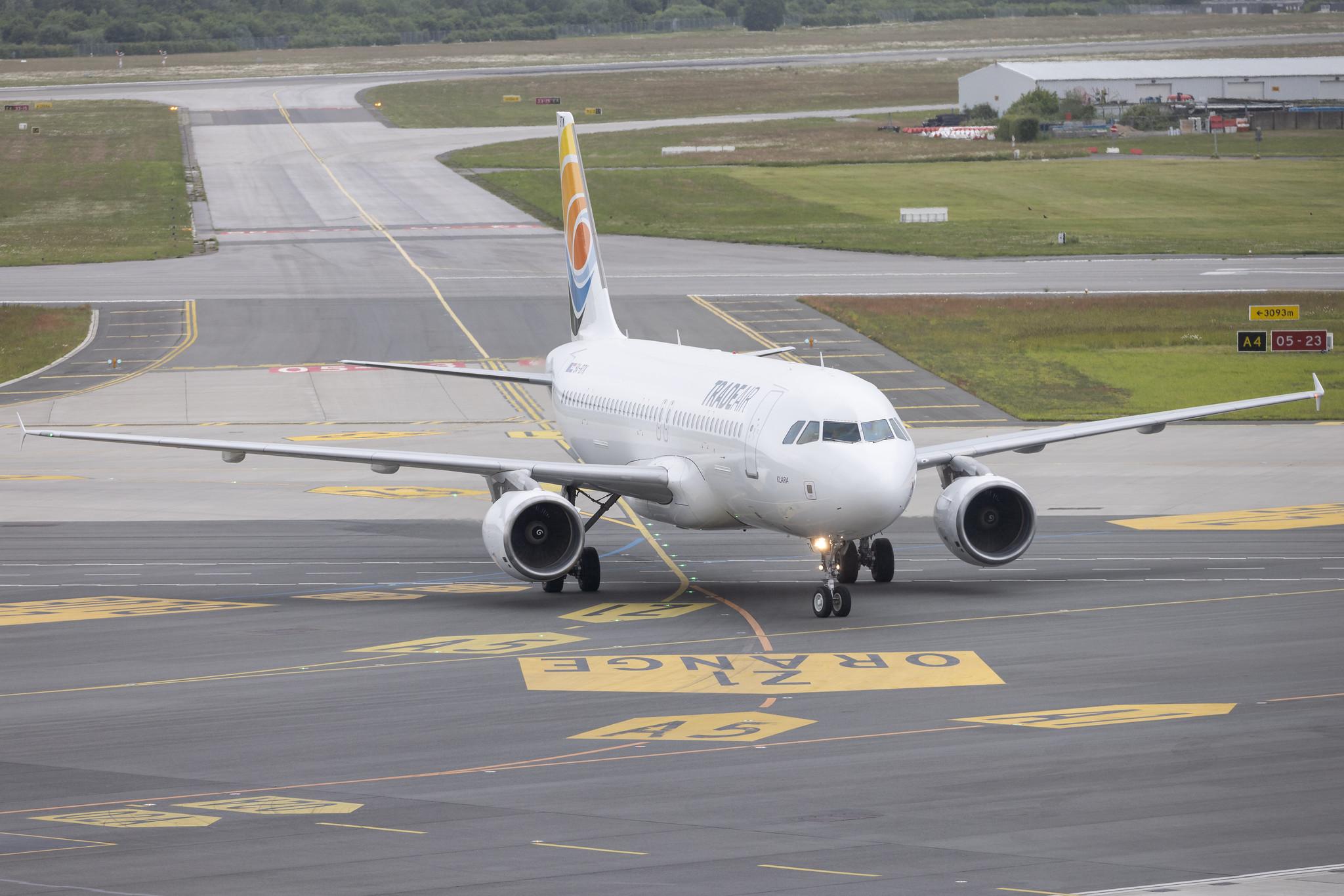 Hamburg Airport: Trade Air (C3 / TDR) | Airbus A320-214 A320 | 9A-BTK | MSN 02569