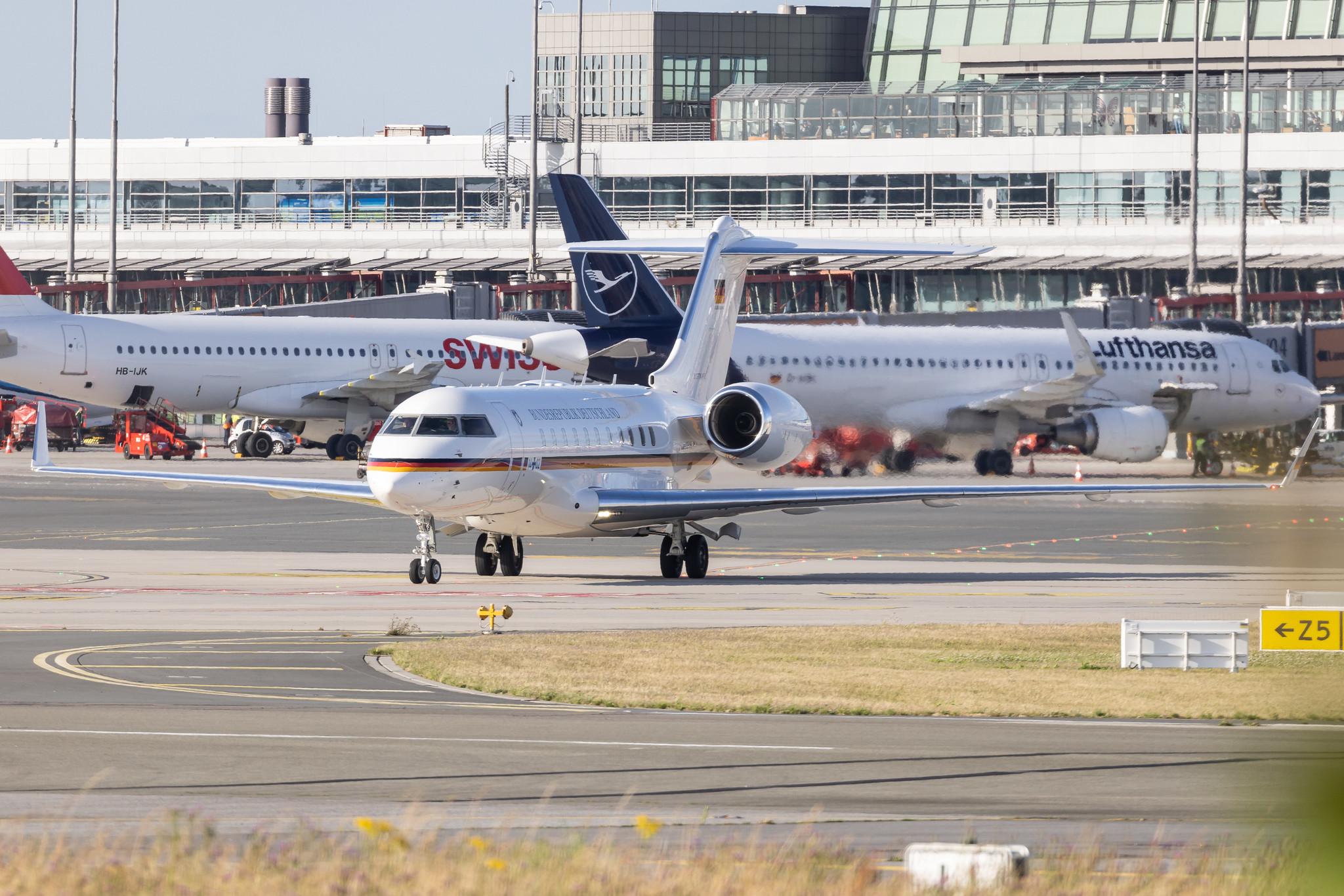 Hamburg Airport: German Air Force ( / GAF) | Bombardier BD-700-1A11 Global 5000 GLEX | 14+02 | MSN 9404