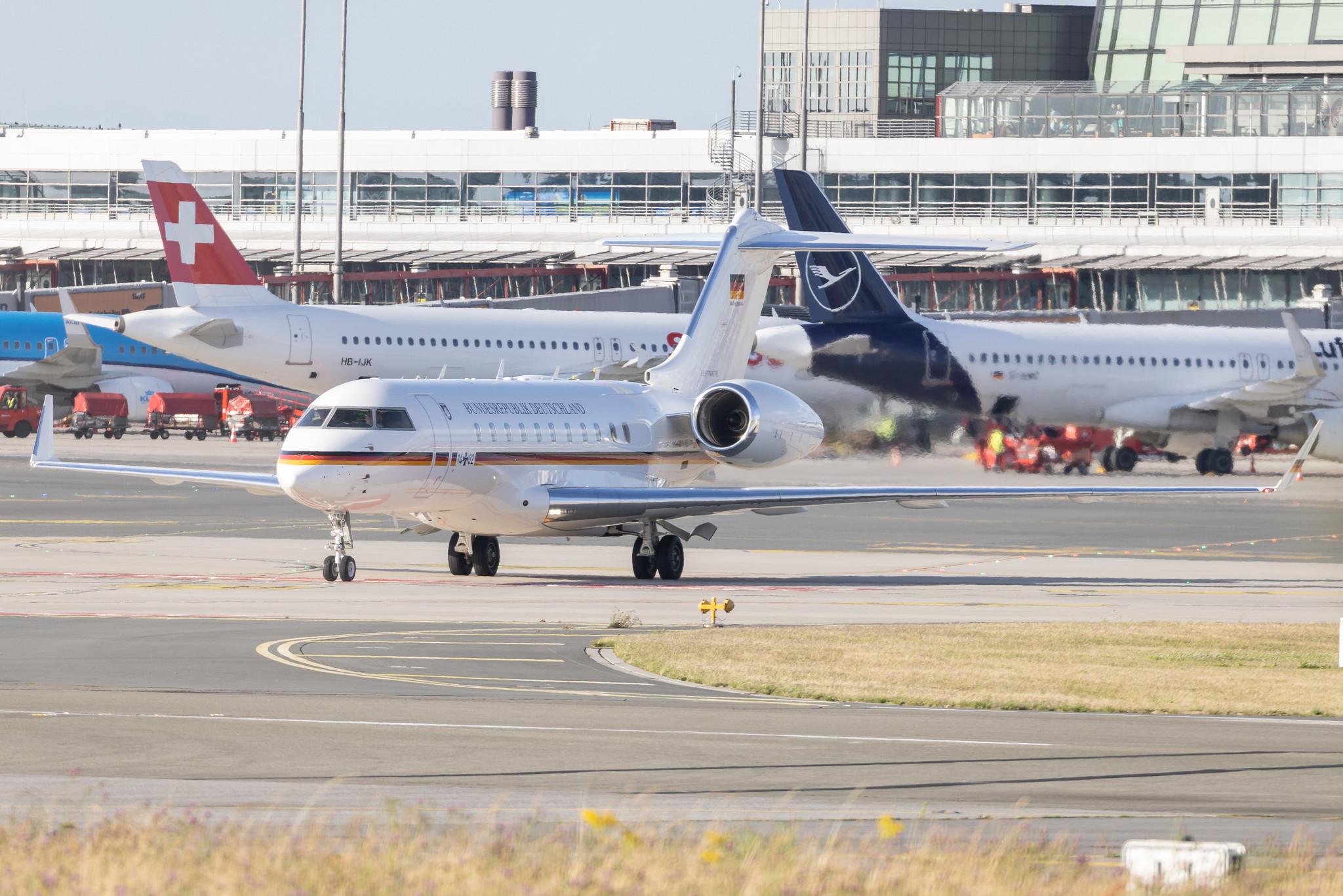 Hamburg Airport: German Air Force ( / GAF) | Bombardier BD-700-1A11 Global 5000 GLEX | 14+02 | MSN 9404