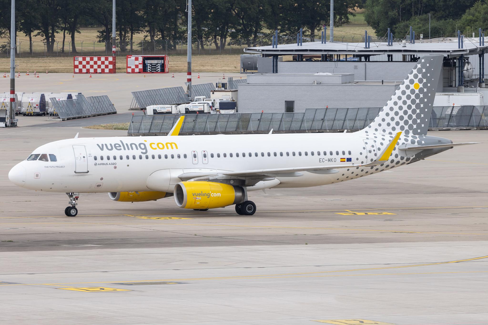 Hannover Airport: Vueling (VY / VLG) | Airbus A320-232 A320 | EC-MKO | MSN 7028