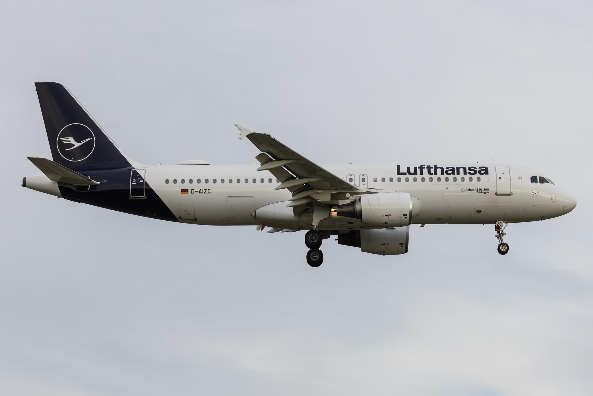Hamburg Airport: Lufthansa (LH / DLH) | Airbus A320-214 A320 | D-AIZC | MSN 4153