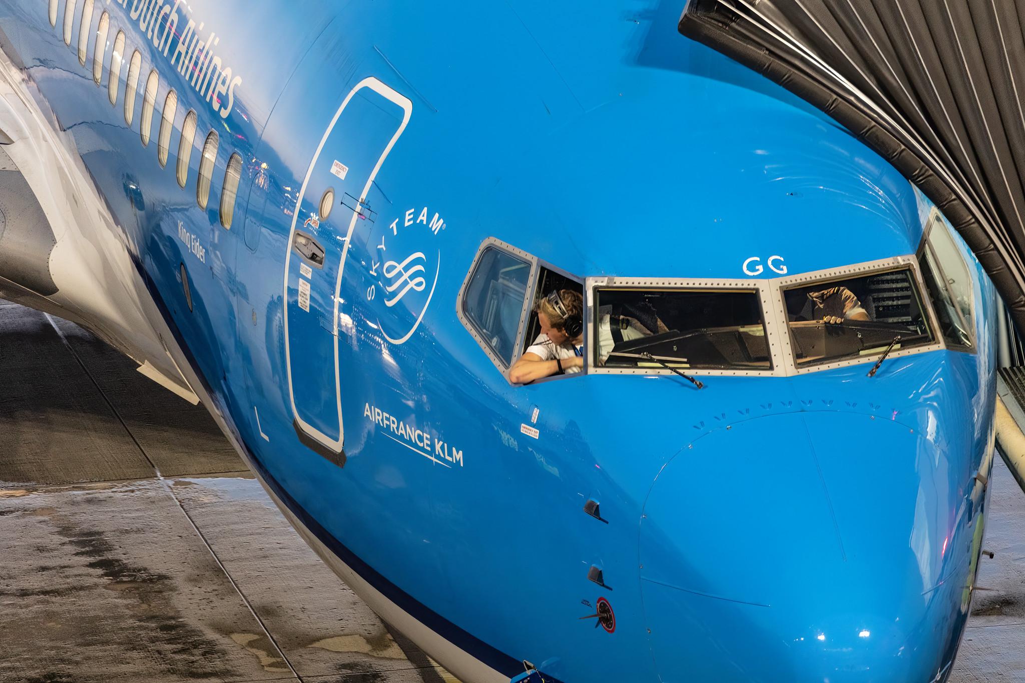 Hamburg Airport: KLM (KL / KLM) |  Boeing 737-8K2 B738 | PH-BCG | MSN 62578