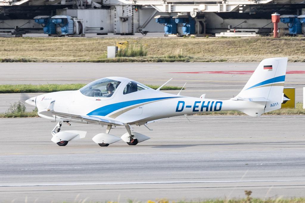 Hamburg Finkenwerder: Private owner | Aquila A211 A210 | D-EHID | MSN AT01-100A-344
