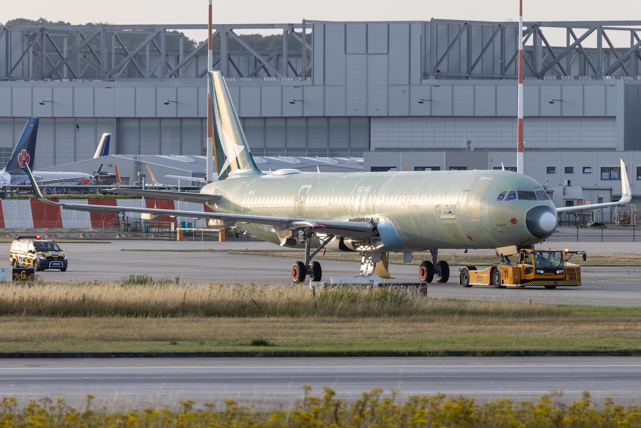 Hamburg Finkenwerder: Cathay Pacific (CX / CPA) | Airbus A321-251NX A21N | D- | MSN 11009