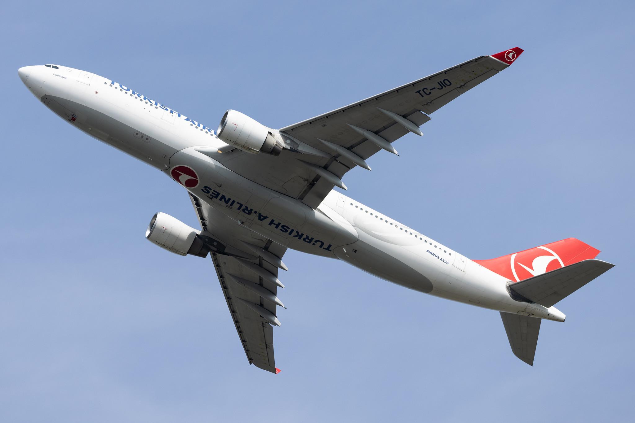 Hamburg Airport: Turkish Airlines (TK / THY) | Airbus A330-223 A332 | TC-JIO | MSN 0869