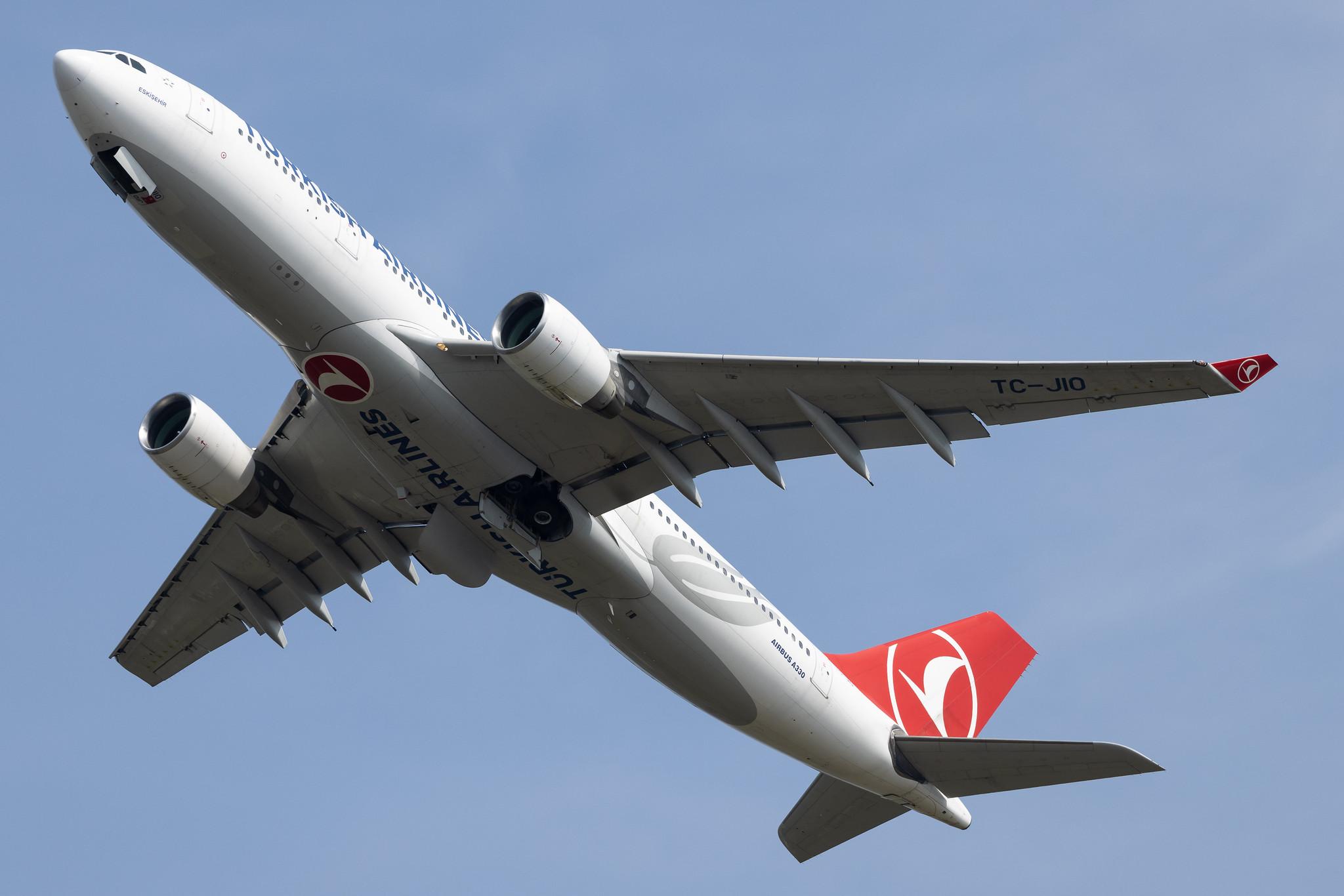 Hamburg Airport: Turkish Airlines (TK / THY) | Airbus A330-223 A332 | TC-JIO | MSN 0869