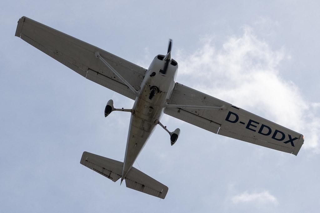 Hamburg Airport: Flugschule Hamburg | Cessna 172S C172 | D-EDDX | MSN 172S10124