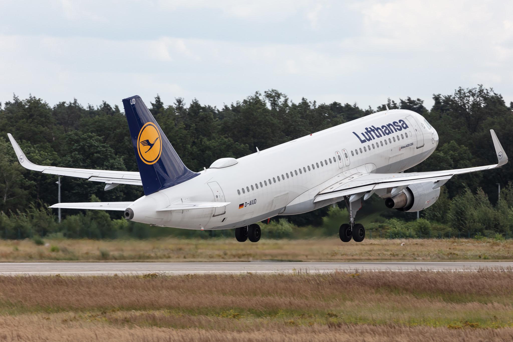 Frankfurt Airport: Lufthansa (LH / DLH) |  Airbus A320-214 A320 | D-AIUD | MSN 6033