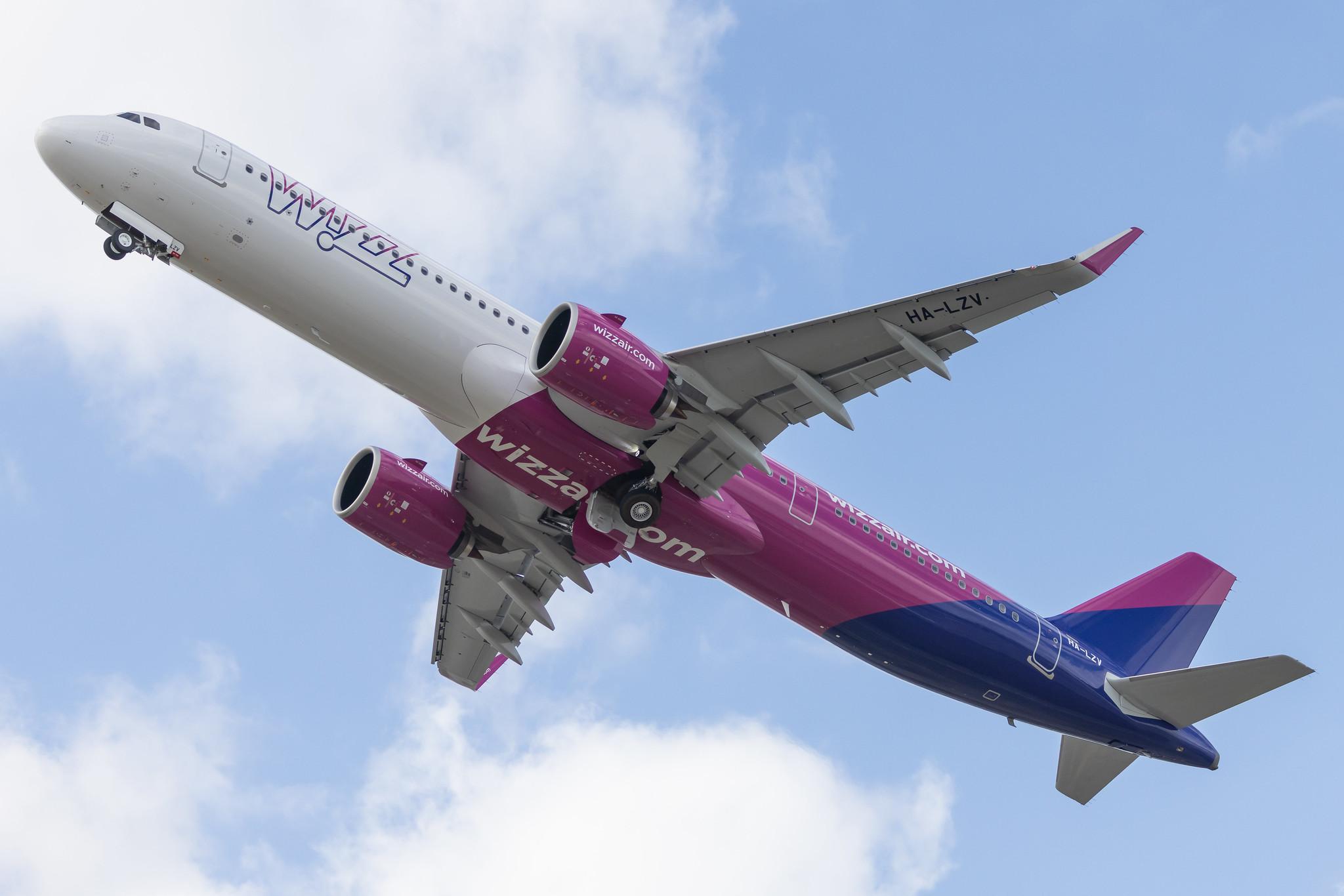 Hamburg Finkenwerder: Wizz Air (W6 / WZZ) | Airbus A321-271NX A21N | HA-LZV | MSN 10922