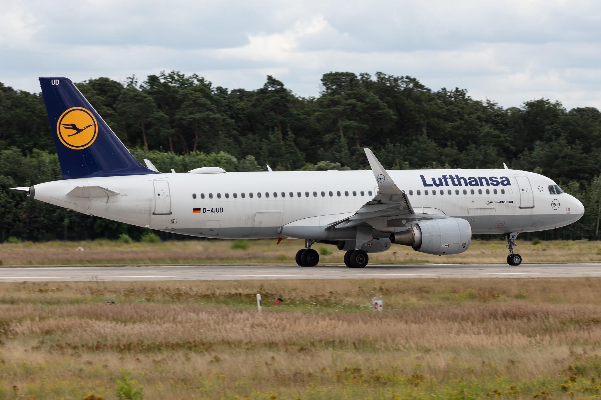 Frankfurt Airport: Lufthansa (LH / DLH) |  Airbus A320-214 A320 | D-AIUD | MSN 6033