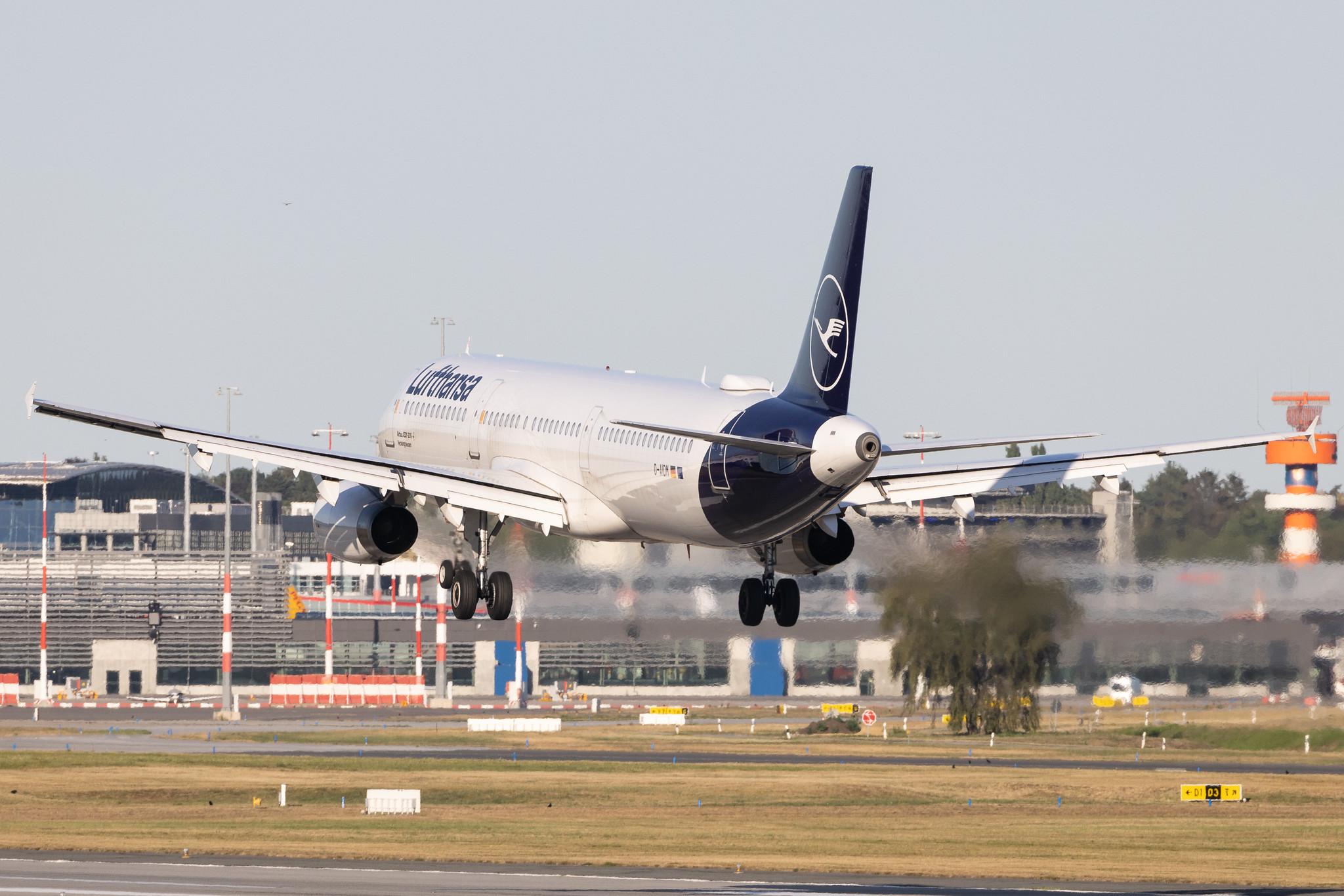 Hamburg Airport: Lufthansa (LH / DLH) | Airbus A321-231 A321 | D-AIDM | MSN 4916