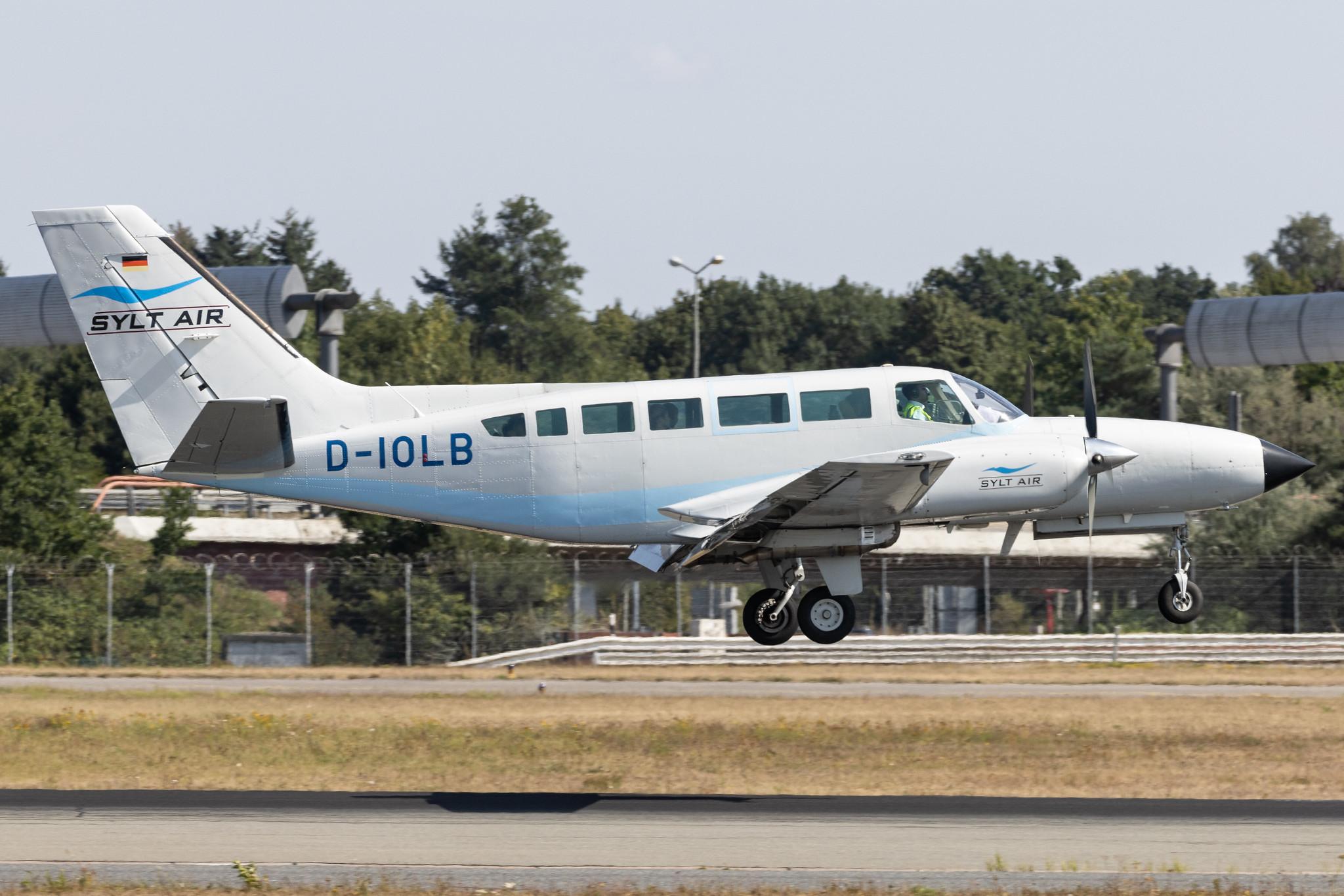 Hamburg Airport: Sylt Air (/ AWU) | Cessna 404 C404 | D-IOLB | MSN 404-0691