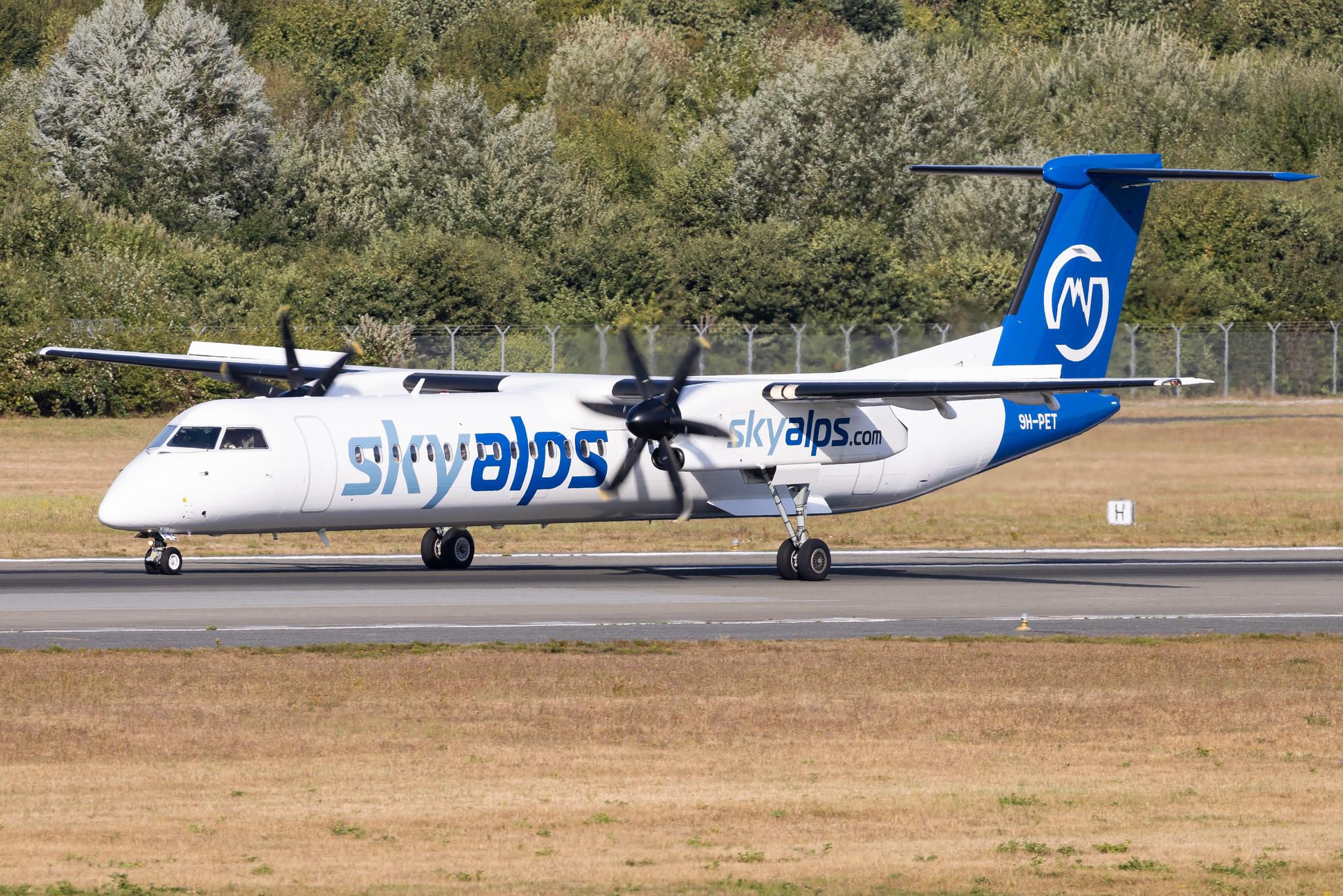 Hamburg Airport: SkyAlps | De Havilland Canada Dash 8-400 DH8D | 9H-PET | MSN 4104