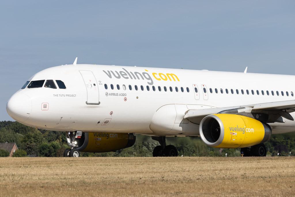 Hamburg Airport: Vueling (VY / VLG) | Airbus A320-232 A320 | EC-MKO | MSN 7028