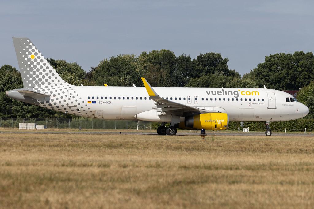 Hamburg Airport: Vueling (VY / VLG) | Airbus A320-232 A320 | EC-MKO | MSN 7028