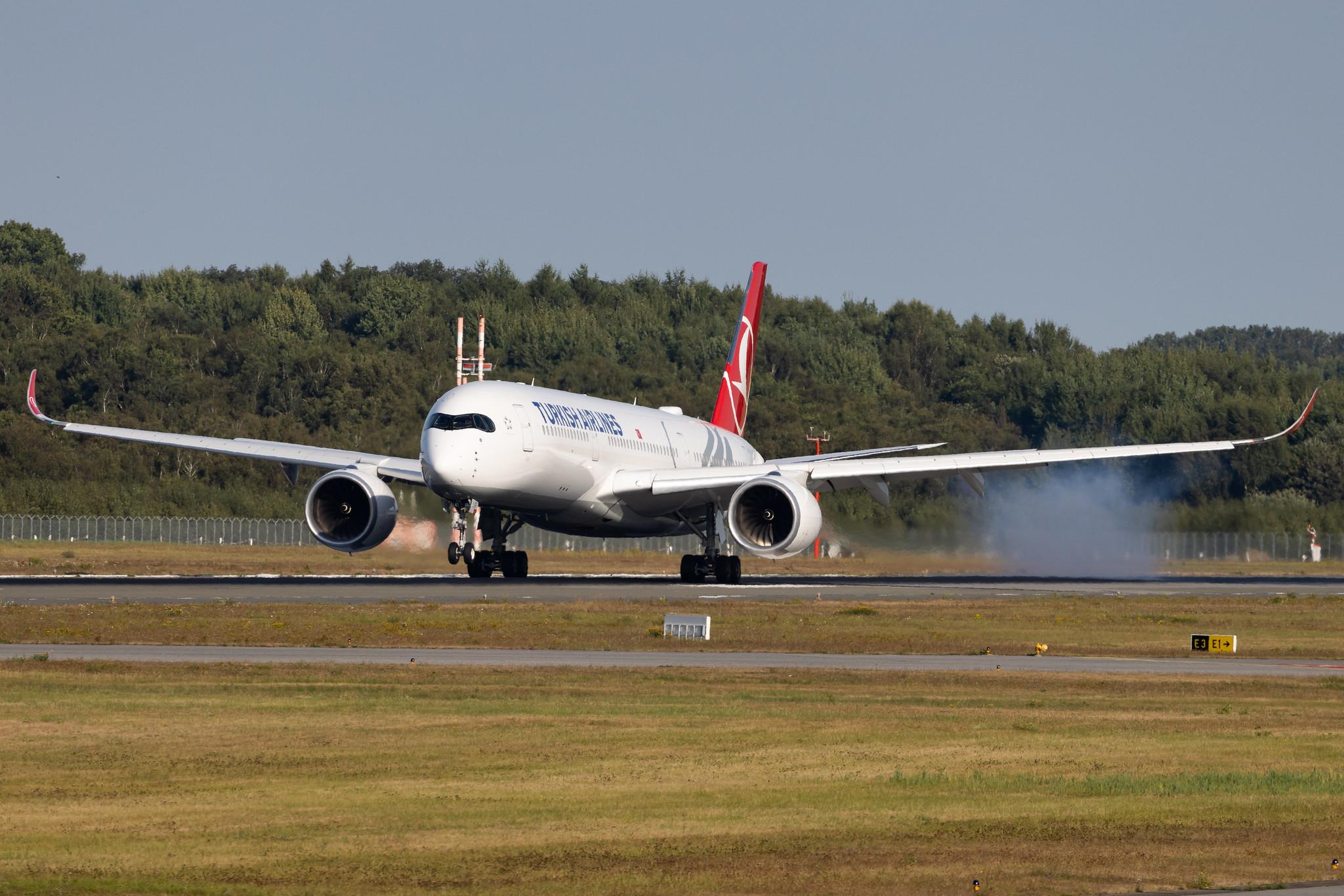 Hamburg Airport: Turkish Airlines (TK / THY) |  Airbus A350-941 A359 | TC-LGF | MSN 496
