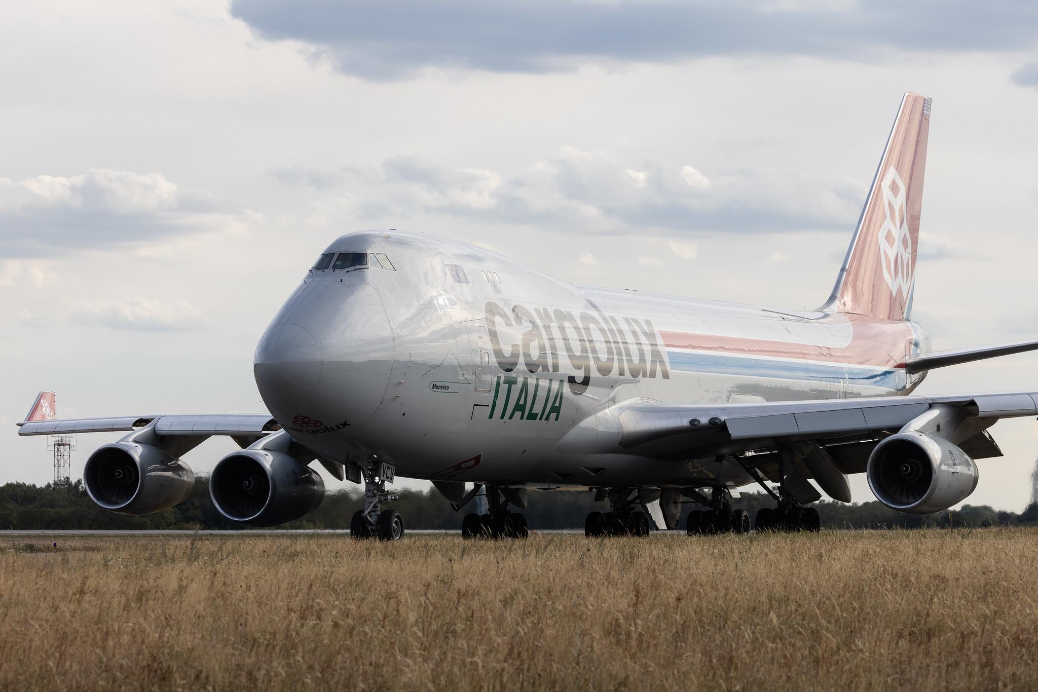 Luxembourg Findel Airport: Cargolux (CV / CLX) | Operator: Cargolux Italia | Boeing 747-4R7(F) B744 | LX-VCV | MSN 34235