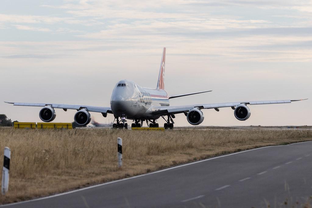 Luxembourg Findel Airport: Cargolux (CV / CLX) |  Boeing 747-8R7F B748 | LX-VCL | MSN 35823