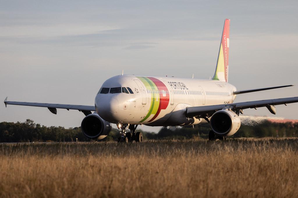 Luxembourg Findel Airport: TAP Air Portugal (TP / TAP) |  Airbus A321-211 A321 | CS-TJH | MSN 2270