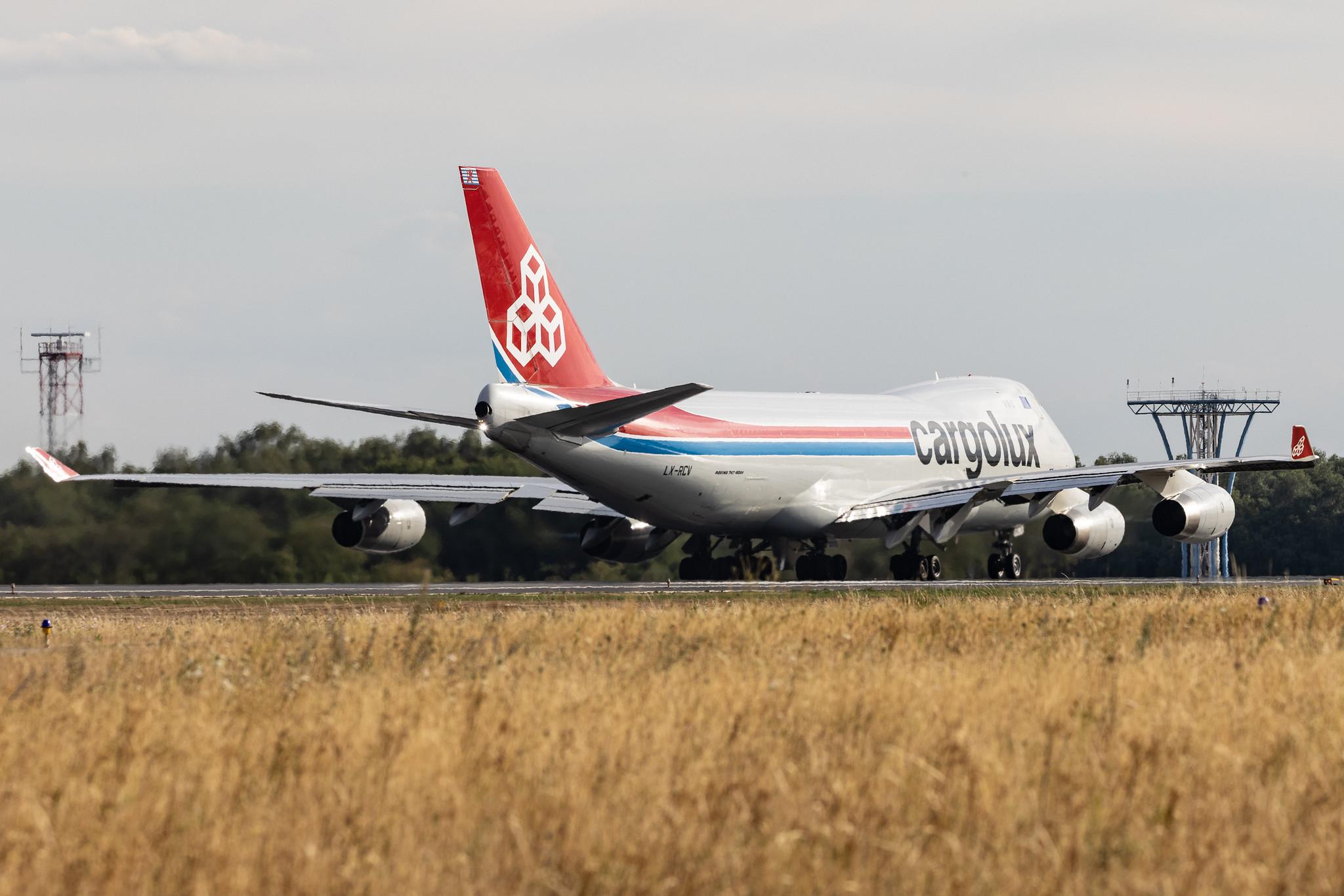 Luxembourg Findel Airport: Cargolux (CV / CLX) | Boeing 747-4R7F B744 | LX-RCV | MSN 30400