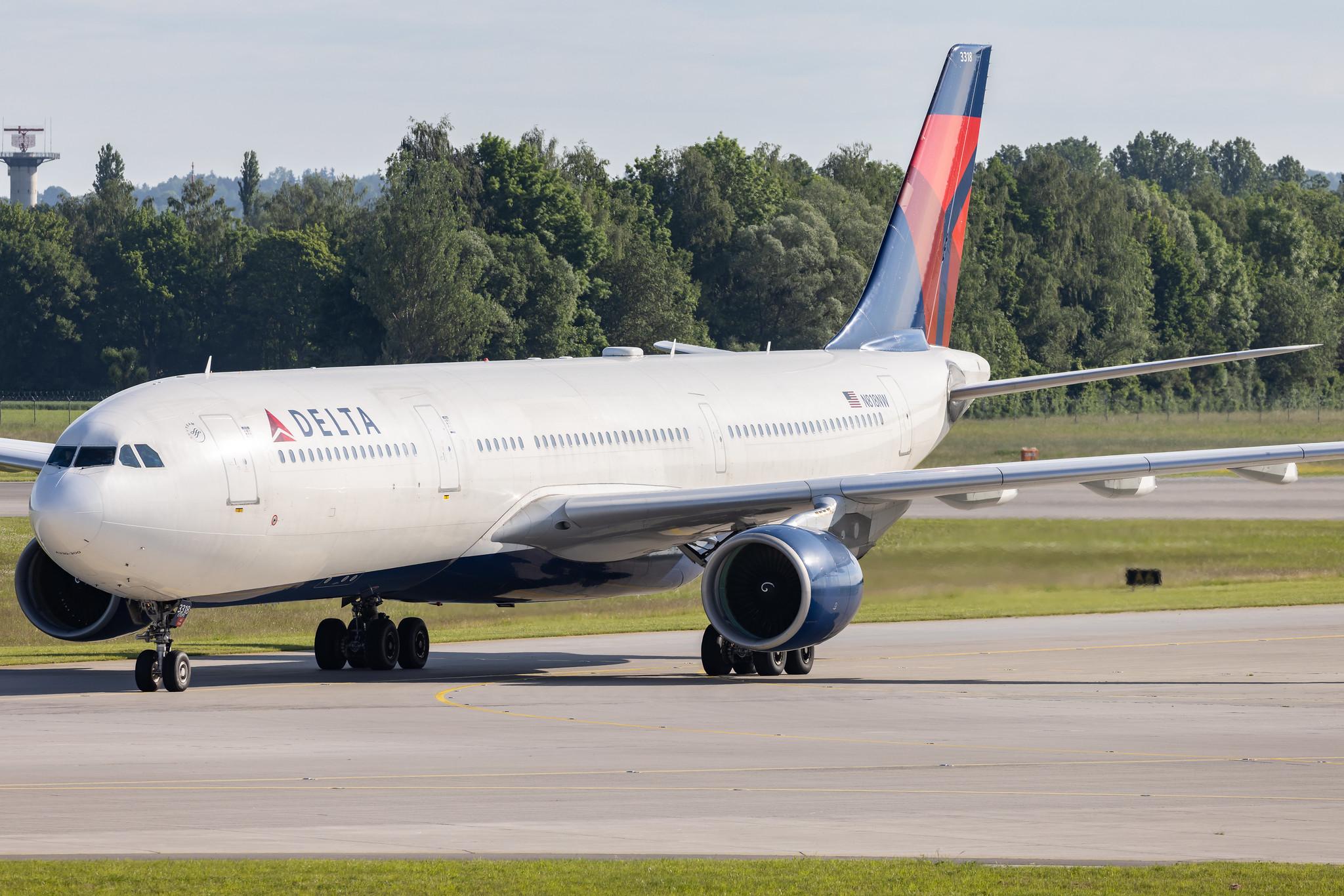 Munich Airport: Delta Air Lines (DL / DAL) | Airbus A330-323 A333 | N818NW | MSN 0857