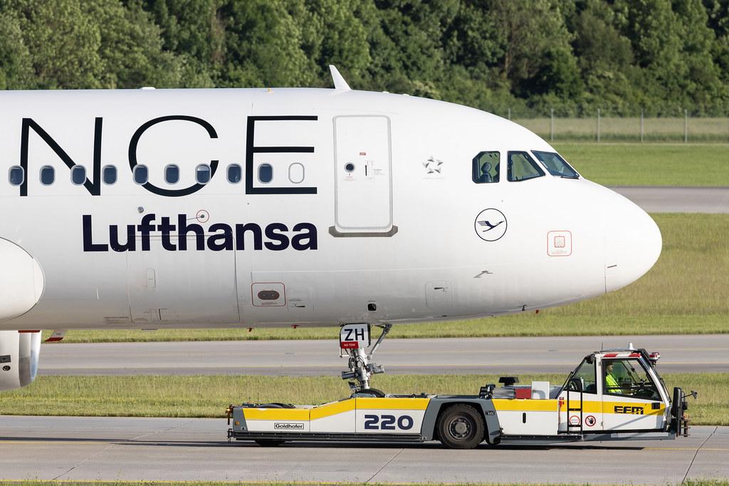 Munich Airport: Lufthansa (LH / DLH) | Livery: Star Alliance Livery | Airbus A320-214 A320 | D-AIZH | MSN 4363