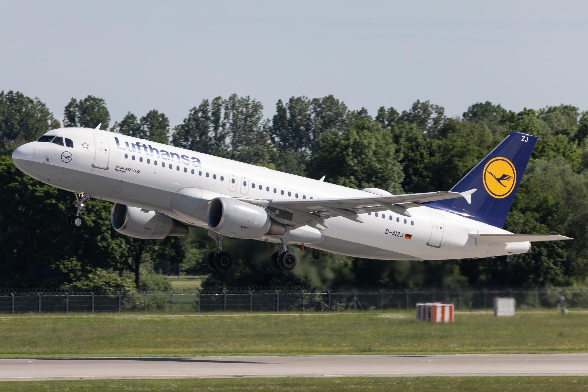 Munich Airport: Lufthansa (LH / DLH) | Airbus A320-214 A320 | D-AIZJ | MSN 4449