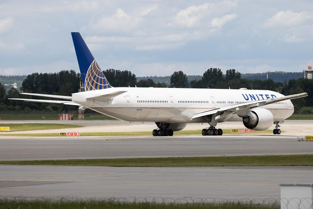 Munich Airport: United Airlines (UA / UAL) | Boeing 777-322(ER) B77W | N2645U | MSN 64989