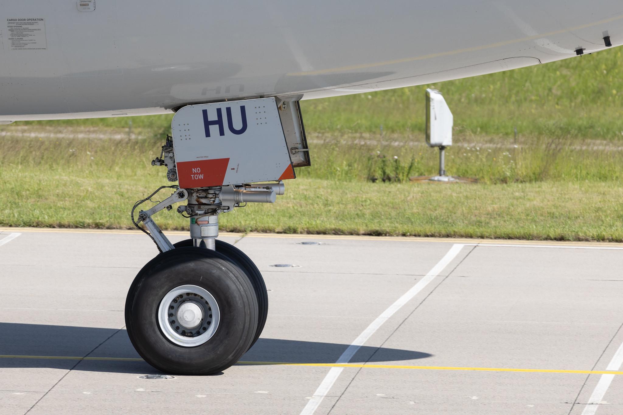 Munich Airport: Lufthansa (LH / DLH) | Airbus A340-642 A346 | D-AIHU | MSN 0848