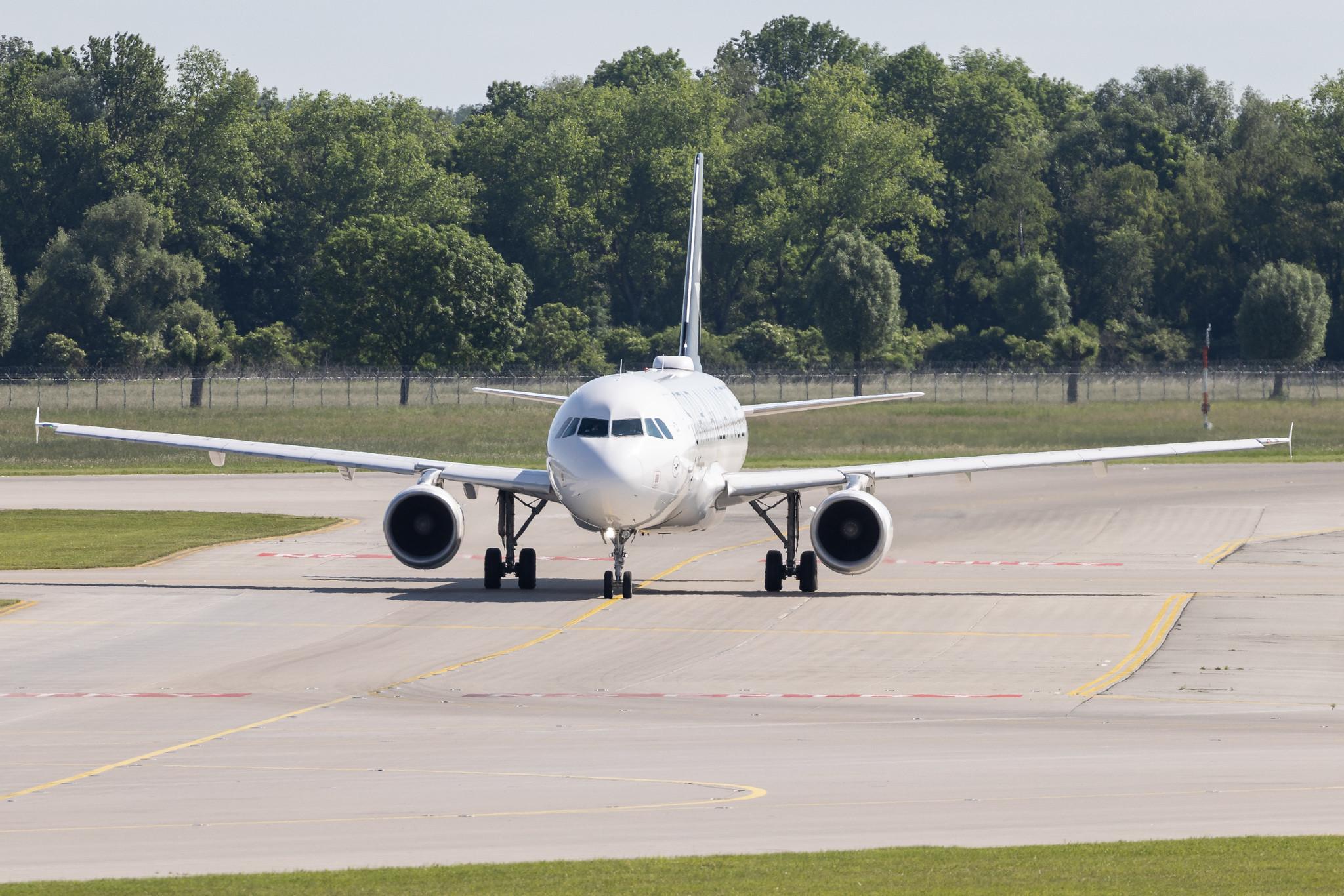 Munich Airport: Lufthansa (LH / DLH) | Livery: Star Alliance Livery | Airbus A320-214 A320 | D-AIZM | MSN 5203
