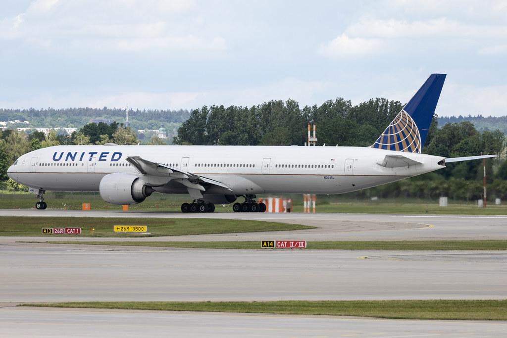 Munich Airport: United Airlines (UA / UAL) | Boeing 777-322(ER) B77W | N2645U | MSN 64989