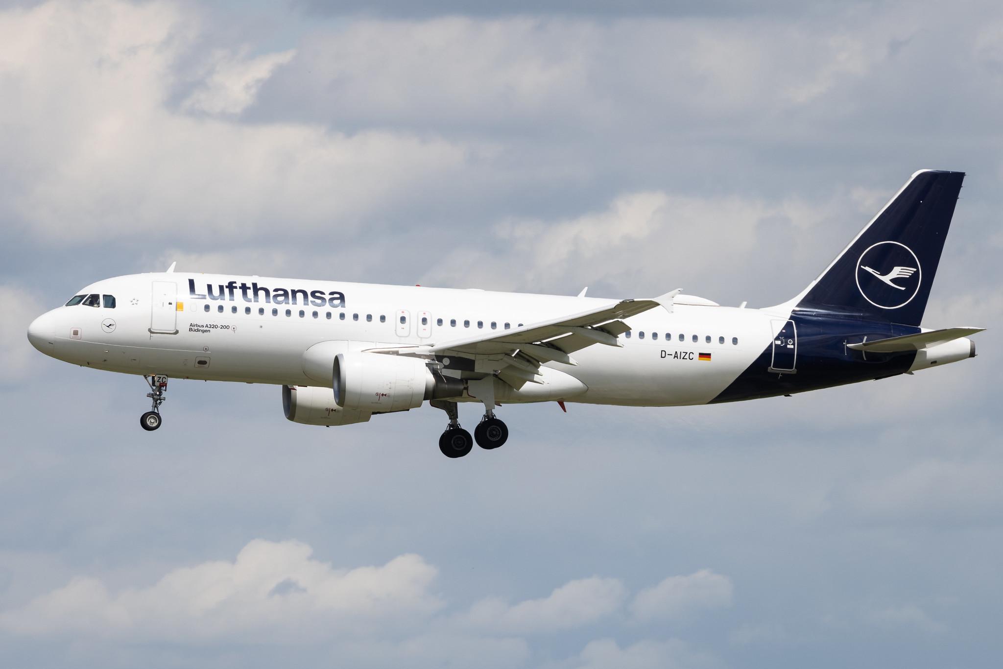 Munich Airport: Lufthansa (LH / DLH) | Airbus A320-214 A320 | D-AIZC | MSN 4153