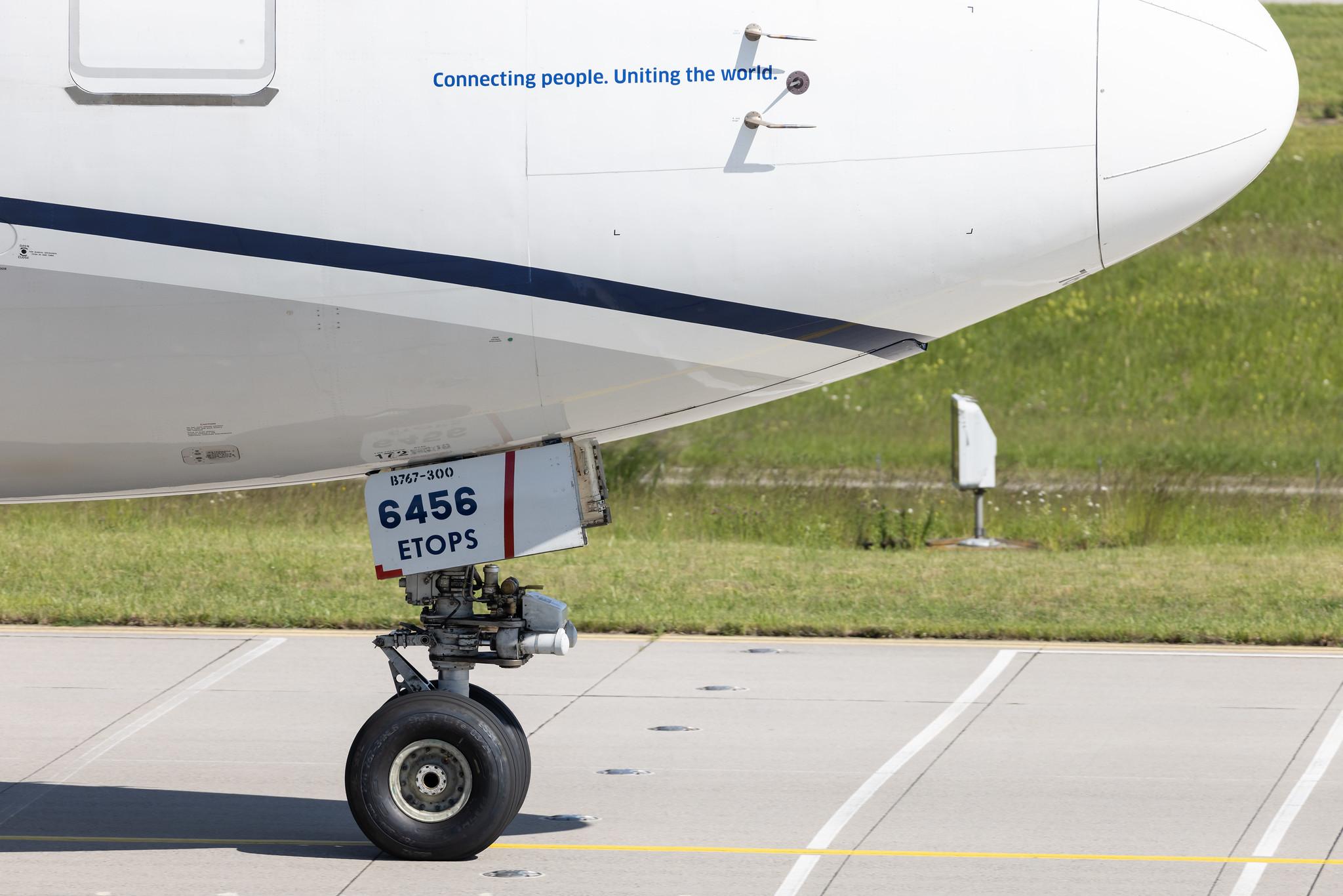 Munich Airport: United Airlines (UA / UAL) | Boeing 767-322(ER) B763 | N656UA | MSN 25394