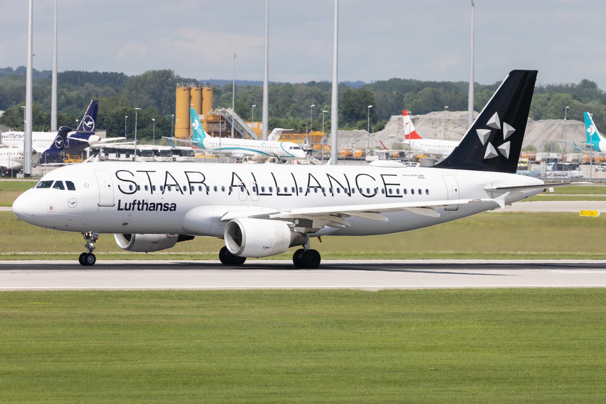 Munich Airport: Lufthansa (LH / DLH) | Livery: Star Alliance Livery | Airbus A320-214 A320 | D-AIZH | MSN 4363