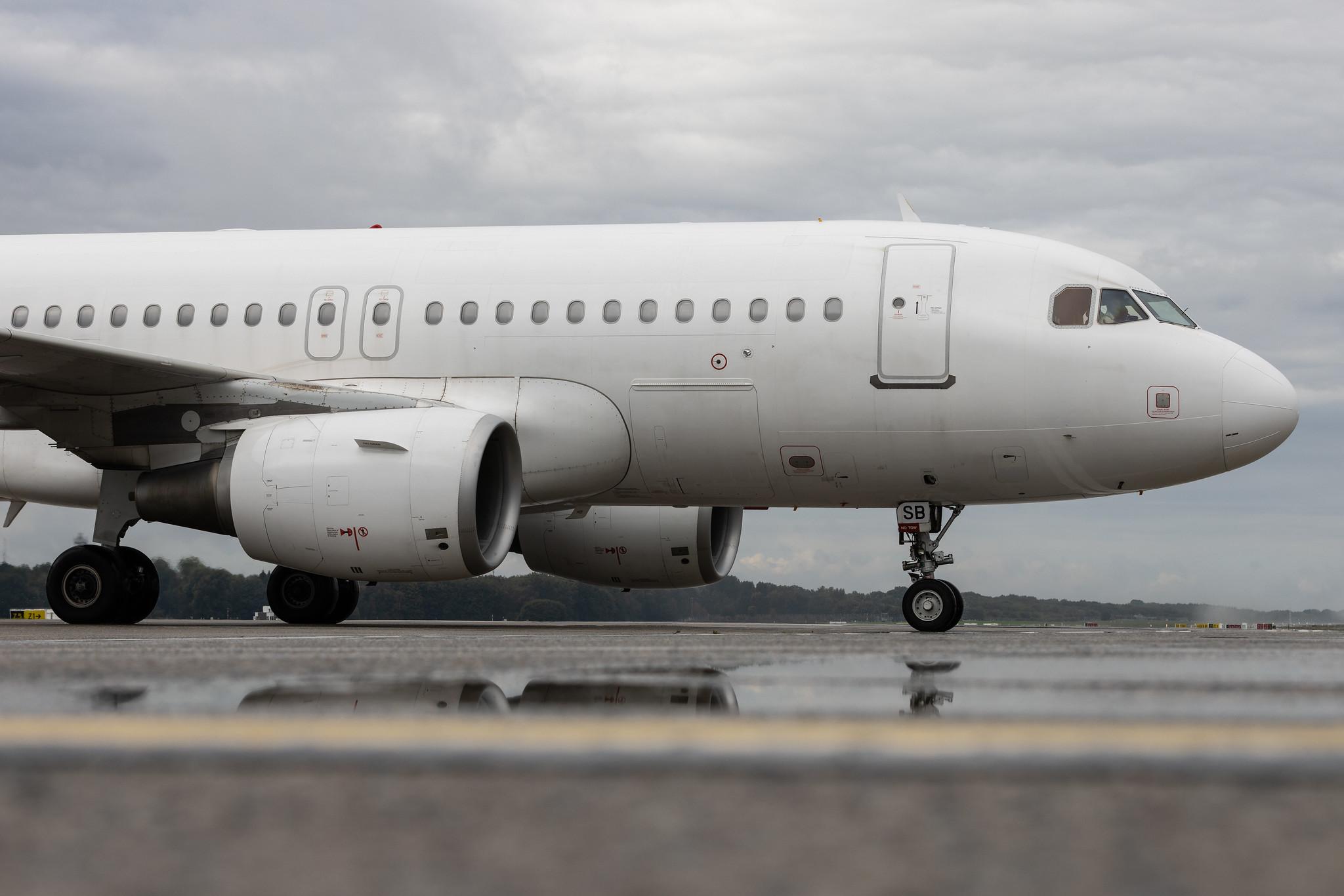 Hamburg Airport: Sundair (SR / SDR) | Airbus A319-112 A319 | D-ASSB | MSN 04663