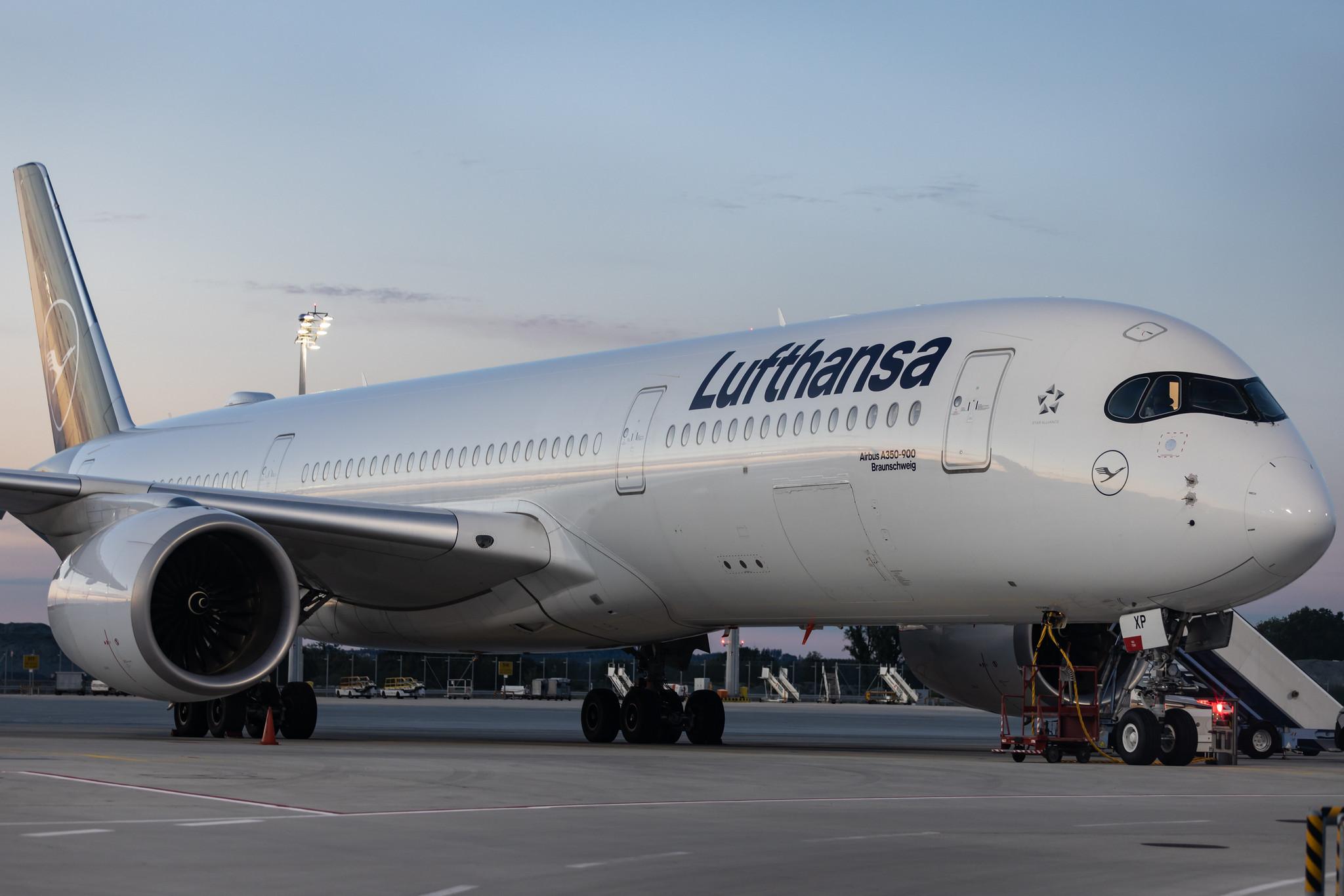 Munich Airport: Lufthansa (LH / DLH) | Airbus A350-941 A359 | D-AIXP | MSN 390